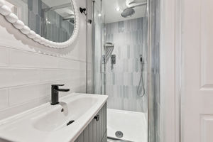 En-Suite- click for photo gallery